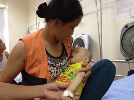 Xin cứu em bé Tày 1 tuổi bệnh máu huyết tán