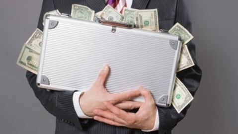 Lương không đủ café, lậu đủ sắm... nhà lầu