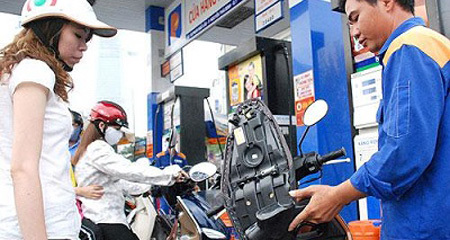 Xăng dầu phải lãi nên không thể giảm giá ngay
