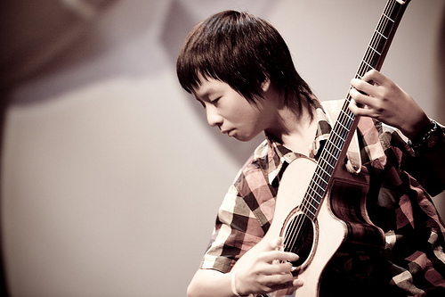 Thần đồng guitar Hàn Quốc biểu diễn tại Việt Nam