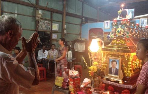 Tang tóc sau vụ 6 người chết trong bể dầu cá