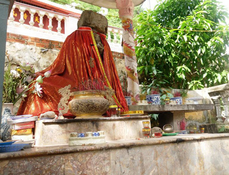 Chuyện tình vọng phu và tượng đá bí ẩn ở đền Ông, động Bà