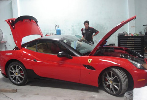 Siêu xe Ferrari California độ của chồng người mẫu Ngọc Thạch