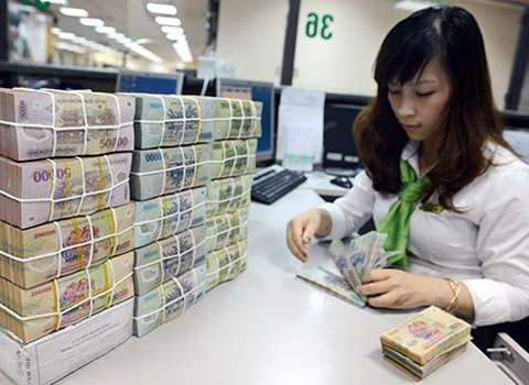 Nhà băng căng dây tuyển nhân viên