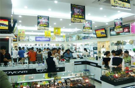 ‘Nướng’ tiền vào siêu thị điện máy, ba ông lớn mất nghiệp