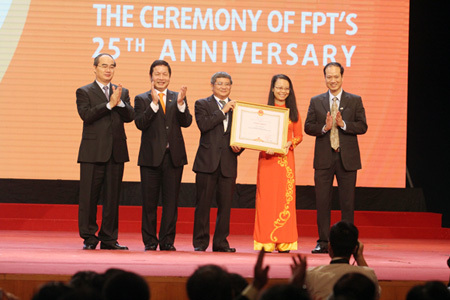 FPT kỷ niệm 25 thành lập, đón Bằng khen của Thủ tướng Chính phủ