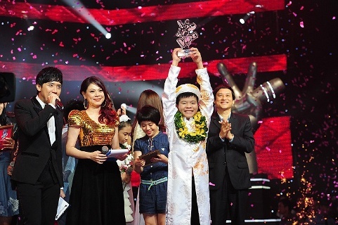 Sân chơi trẻ con, luật chơi người lớn