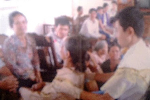 Nam sinh nhận mình là 'thần y', rút lưỡi chữa bệnh