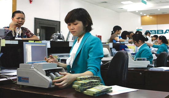 Thời khốn khó, ngân hàng tự chặt bớt 'chân tay'