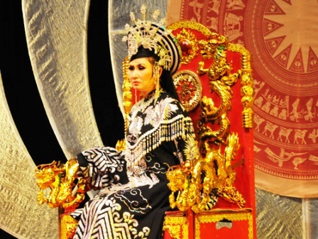 Nữ nghệ sĩ cải lương bị cướp đạp ngã xe, đang nguy kịch