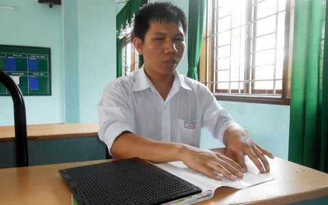 Số phận éo le của cậu học trò khiếm thị học giỏi