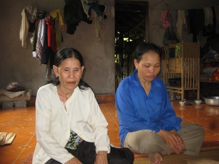 Chồng tâm thần, một tay vợ nuôi con thơ, mẹ già