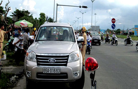 Bắt giam thạc sĩ đánh cảnh sát giao thông