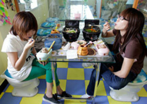 Kinh dị café toilet ở Hà Nội