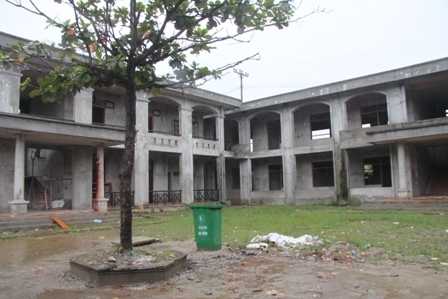 Trường học bỏ hoang, trách nhiệm thuộc quận huyện