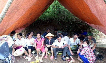 'Chiến binh' quên mình ở hiện trường chôn hóa chất