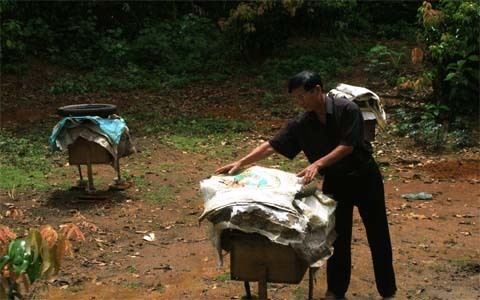 Dân bỏ làng, ong bỏ tổ vì vụ chôn hóa chất