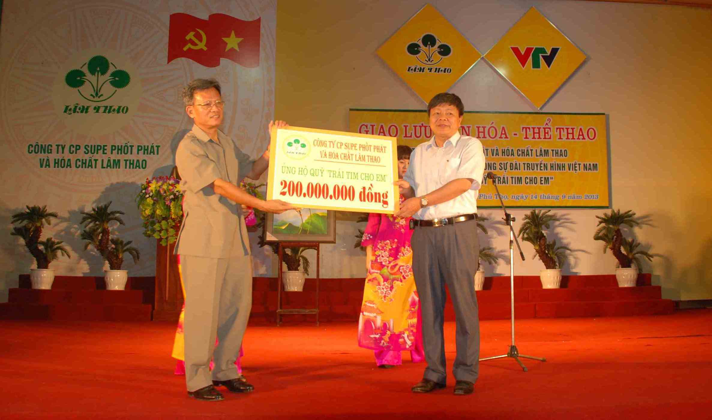 200 triệu đồng ủng hộ cho quỹ 