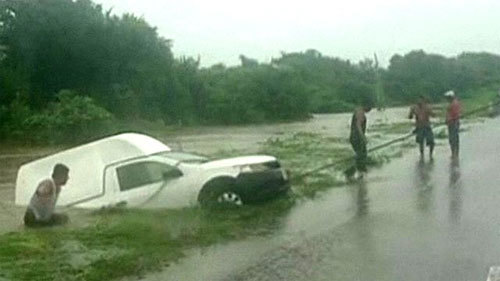 Hai siêu bão càn quét Mexico, hàng chục người chết