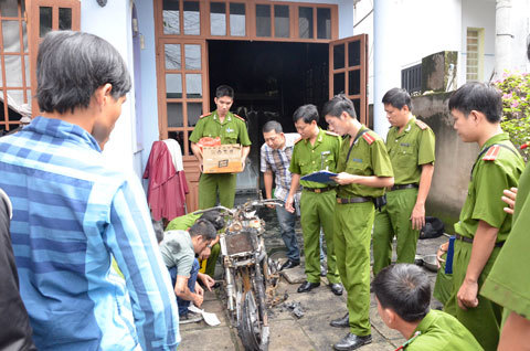 Cháy nhà, 2 chị em chết ngạt khi cửa khóa trái