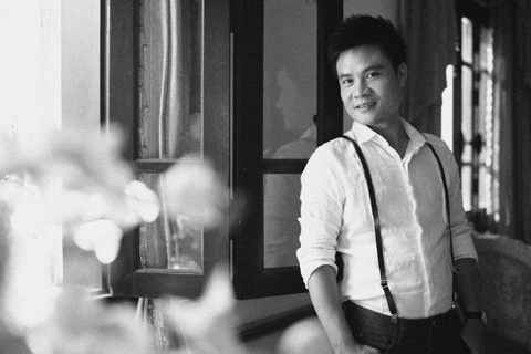 Quán quân Sao Mai bán bia kiếm tiền