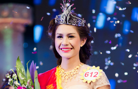 Chết cười với màn ứng xử của Nữ hoàng trang sức