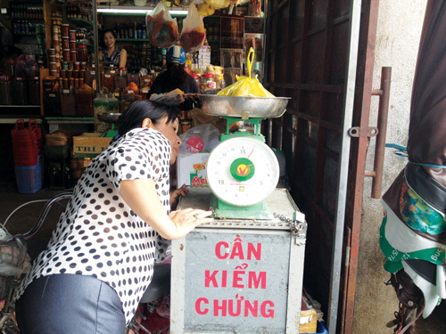 Cảnh giác với cân 'mù'