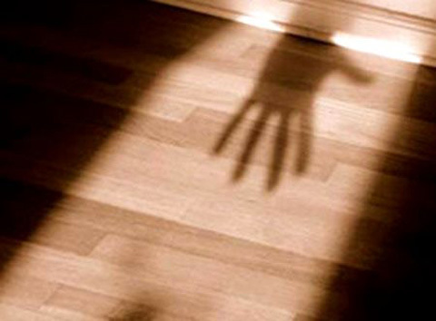 Bị vợ “cấm vận“, tướng cướp chặn gái cướp… tình trong đêm