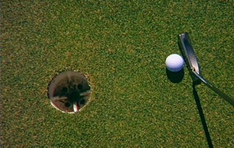 TGĐ dùng gậy chơi golf đánh người phục vụ bất tỉnh