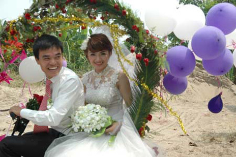 Thú vị đám rước dâu bằng... xe đạp