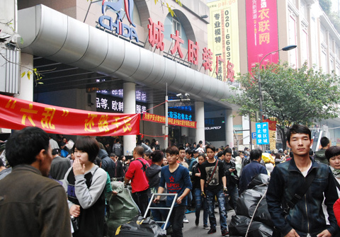 Người Việt khách Vip của hàng hiệu 