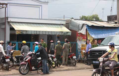 Ghen tuông, chém liên tiếp 5 người thương vong