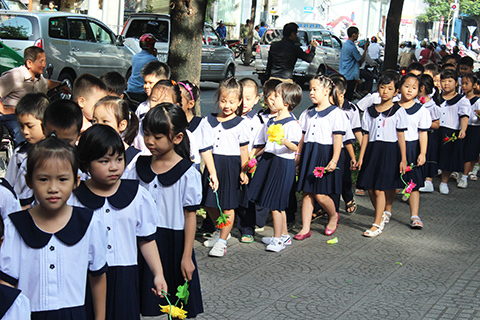 Lộ chiêu mới 'móc túi' phụ huynh