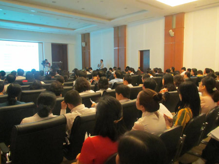 Chuyên gia Ý mang công nghệ điều trị ung thư mới tới VN