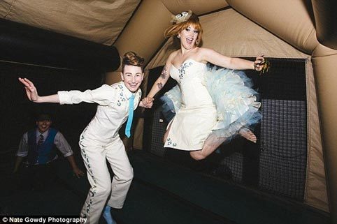 Ảnh cưới đẹp long lanh của các cặp đồng tính nữ