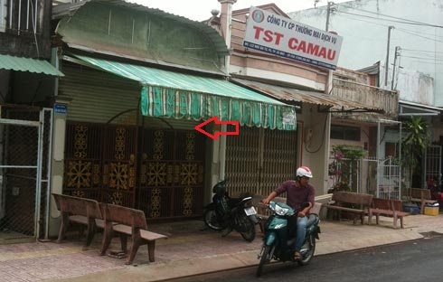 Nhà Phó chánh án tỉnh bị ném sơn bẩn hôi tanh
