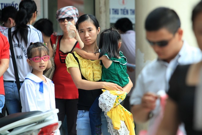 Nhân viên Viện Mắt cũng 