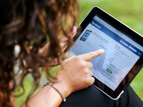 Đòi bạn gái trao, nhưng trên facebook vẫn tán người khác