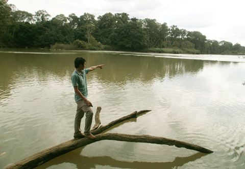Lật thuyền trên sông Sêrêpốk, 2 người mất tích