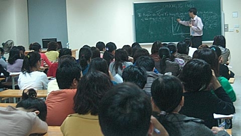 Tiếp tục giảm chỉ tiêu đào tạo hệ tại chức