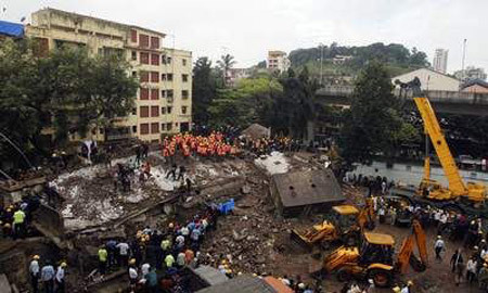 Sập chung cư ở Mumbai, hàng trăm người bị chôn vùi