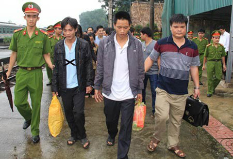 'MC đàn giỏi, hát hay' bị lật tẩy là người trốn nã