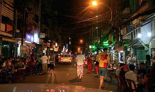 iPhone mới và nỗi oan của “phố Tây” Sài thành