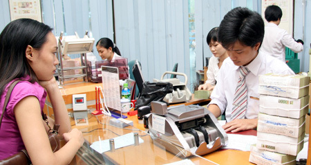 Khó khăn mấy cũng không giảm lương
