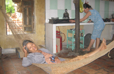 Gùi gạo lên núi tìm xác người thân ở hầm thủy điện