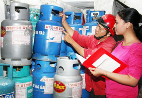 Từ 1/10: Giá gas giảm 8.000 đồng/bình 12kg