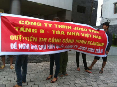 Lại biểu tình đòi tiền thi công dự án Keang Nam