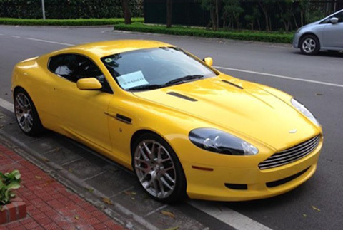 Xế xịn Aston Martin của hot girl Andrea chỉ là xe… đi mượn?