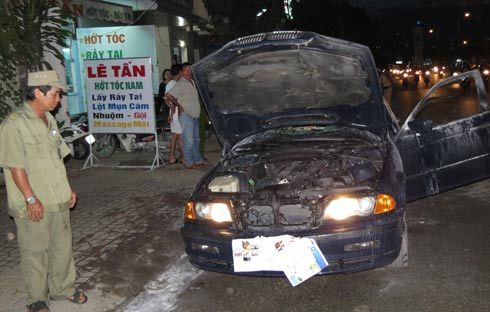 Cần Thơ:  Xe ô tô 4 chỗ bốc cháy giữa phố
