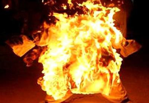 Đổ xăng tự thiêu tại tiệm vàng ở Quảng Ninh